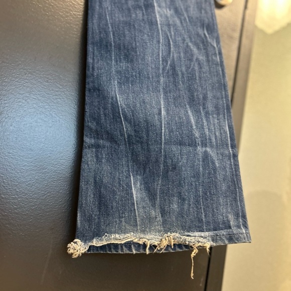 Diesel .”Zathan” size 30/34 EUC intentional
Tiny paint dots on leg- wide leg - Picture 12 of 16